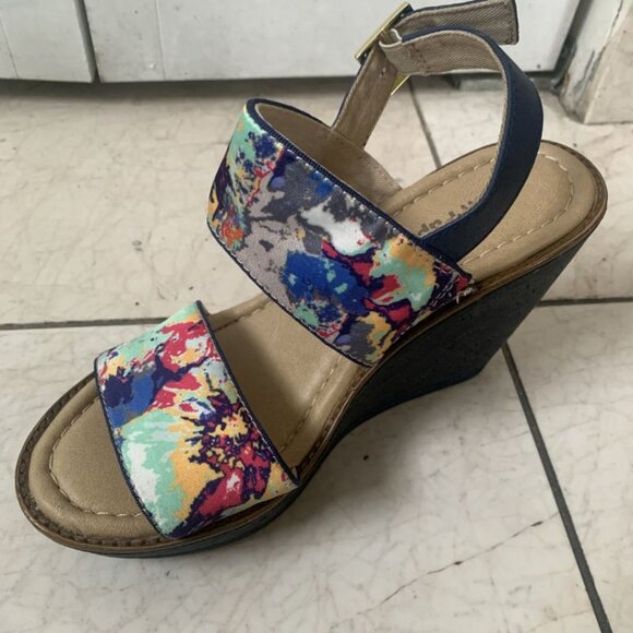 Hush Puppies Floral Wedge Sandals - Size US 6, Never Worn - Picture 2 of 6